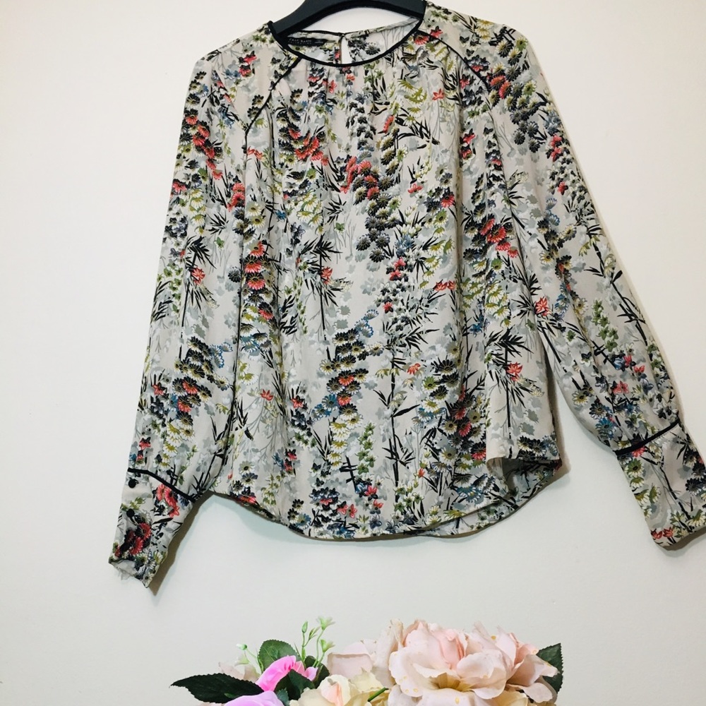 ✅ Zara Floral Long sleeve top